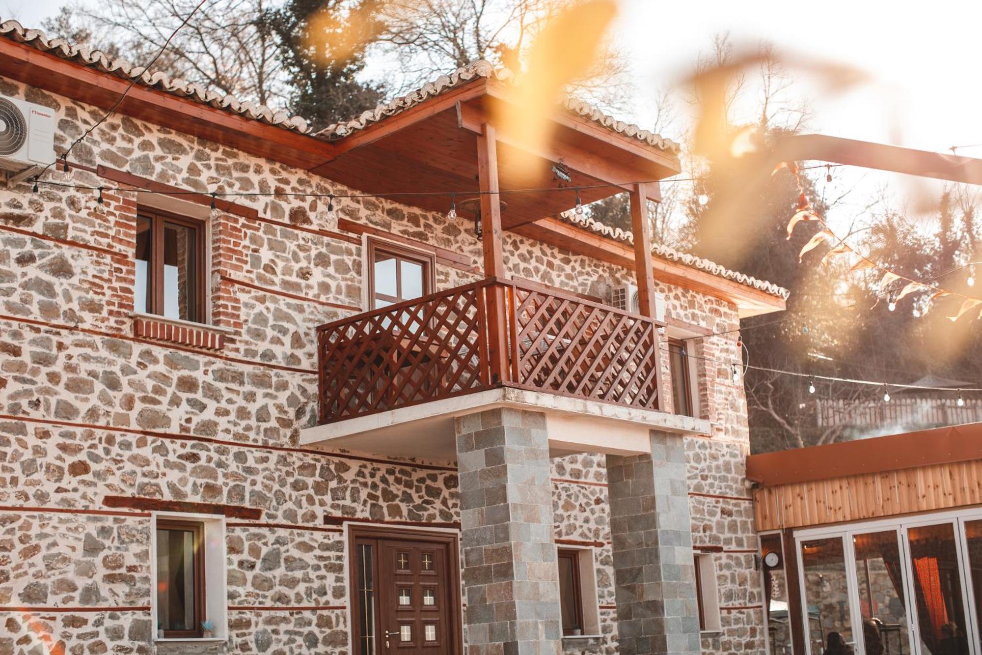Keshtjella Xhabeqos Hotel Ljaknasi Buitenkant foto