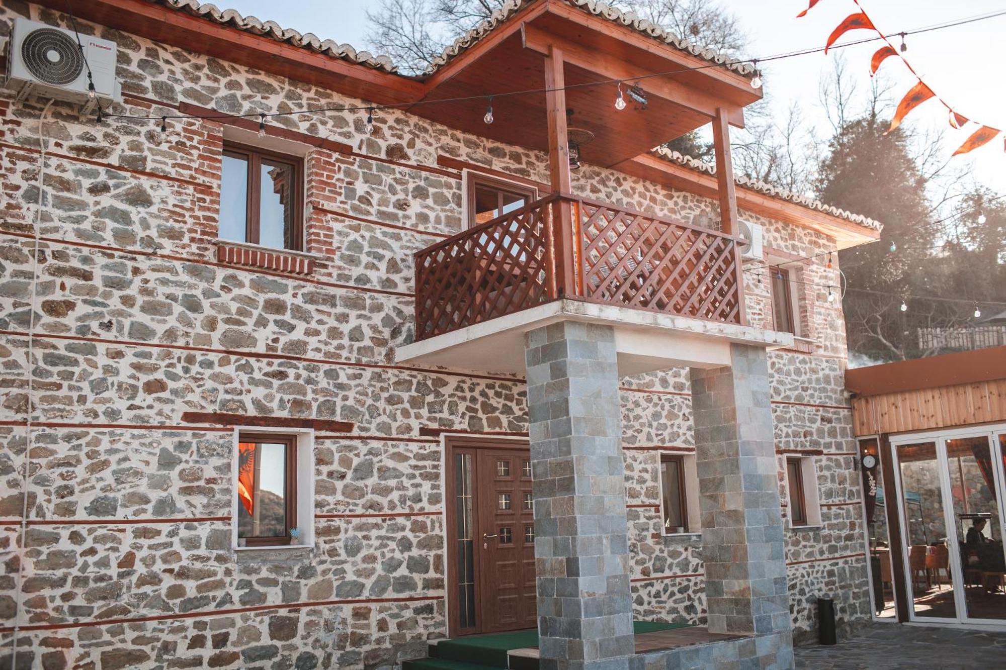 Keshtjella Xhabeqos Hotel Ljaknasi Buitenkant foto