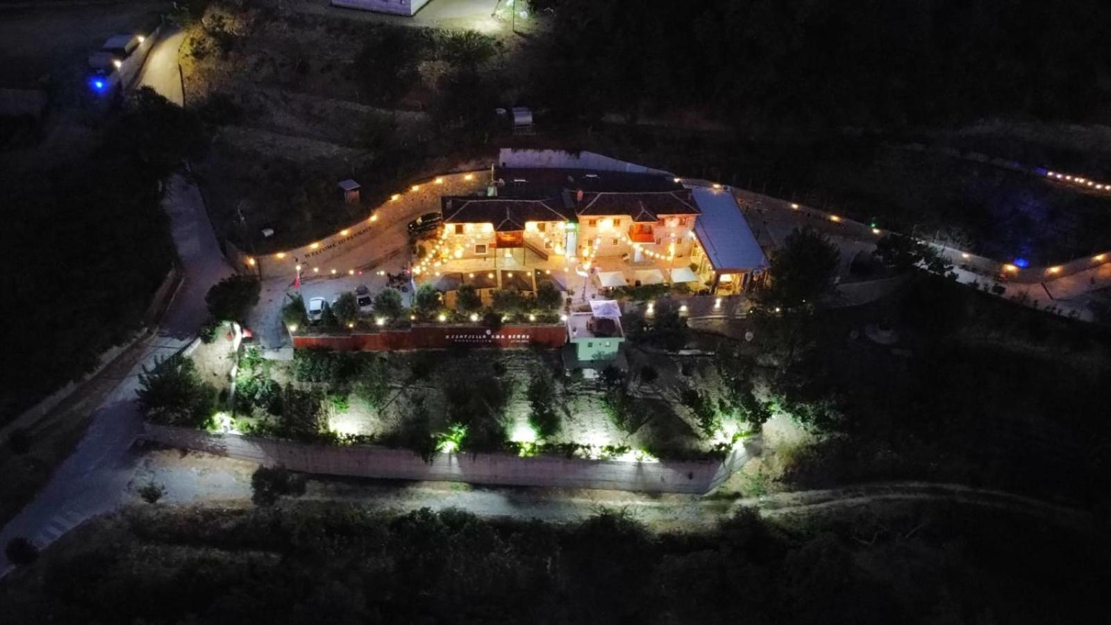 Keshtjella Xhabeqos Hotel Ljaknasi Buitenkant foto