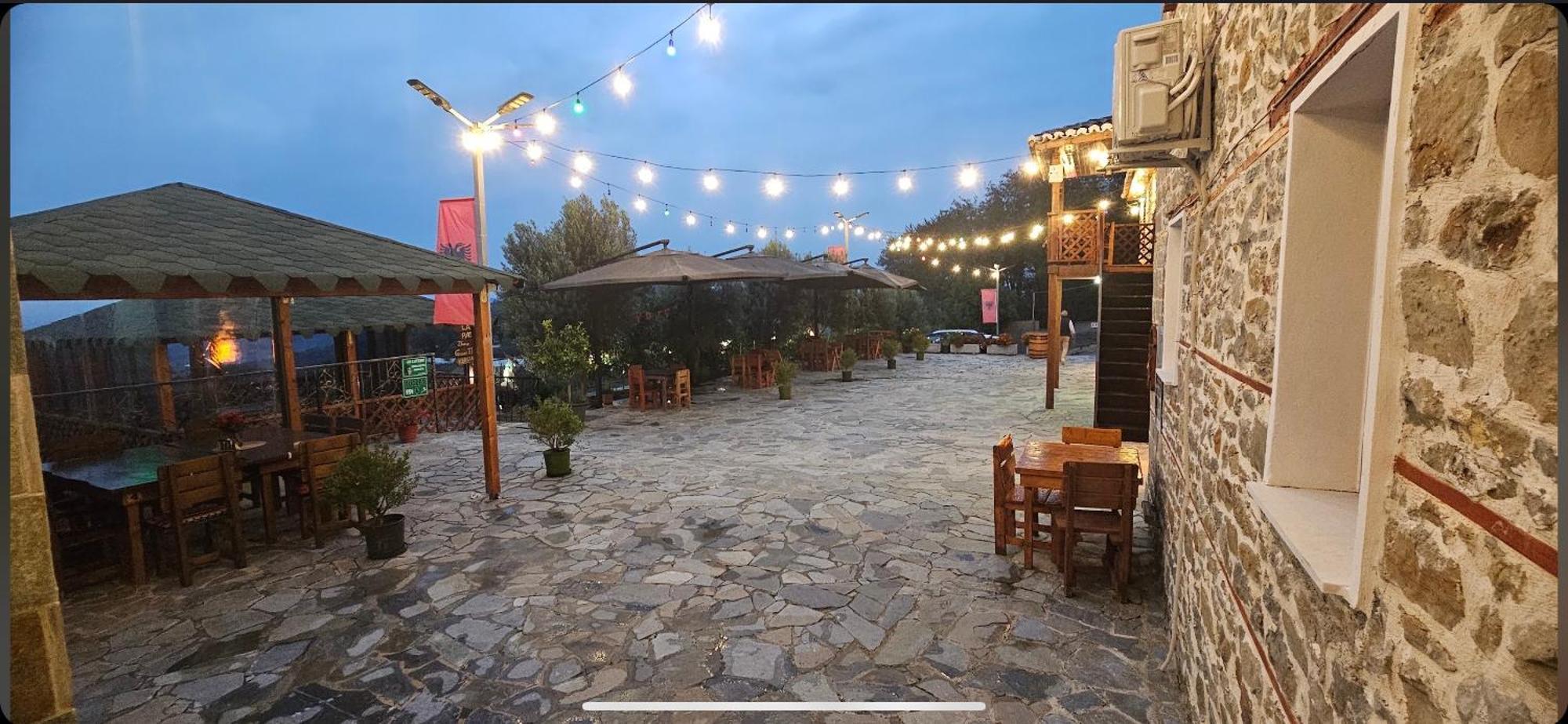 Keshtjella Xhabeqos Hotel Ljaknasi Buitenkant foto