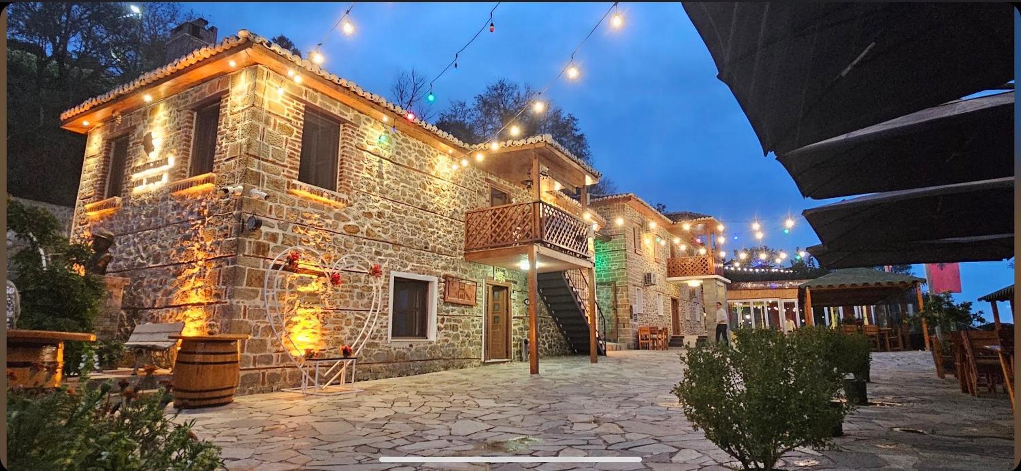 Keshtjella Xhabeqos Hotel Ljaknasi Buitenkant foto