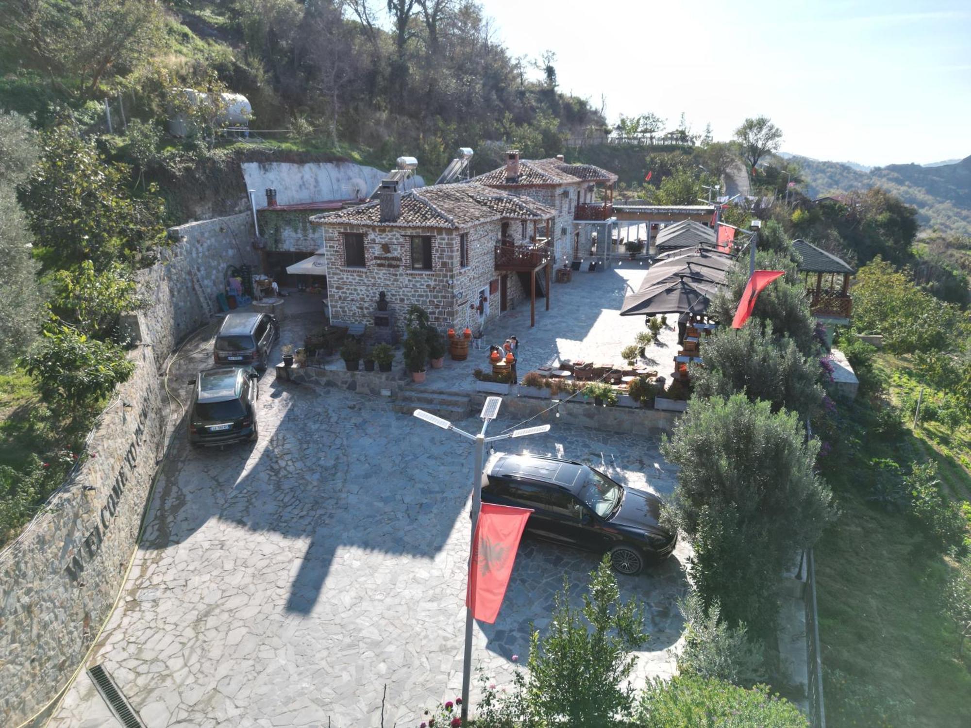 Keshtjella Xhabeqos Hotel Ljaknasi Buitenkant foto