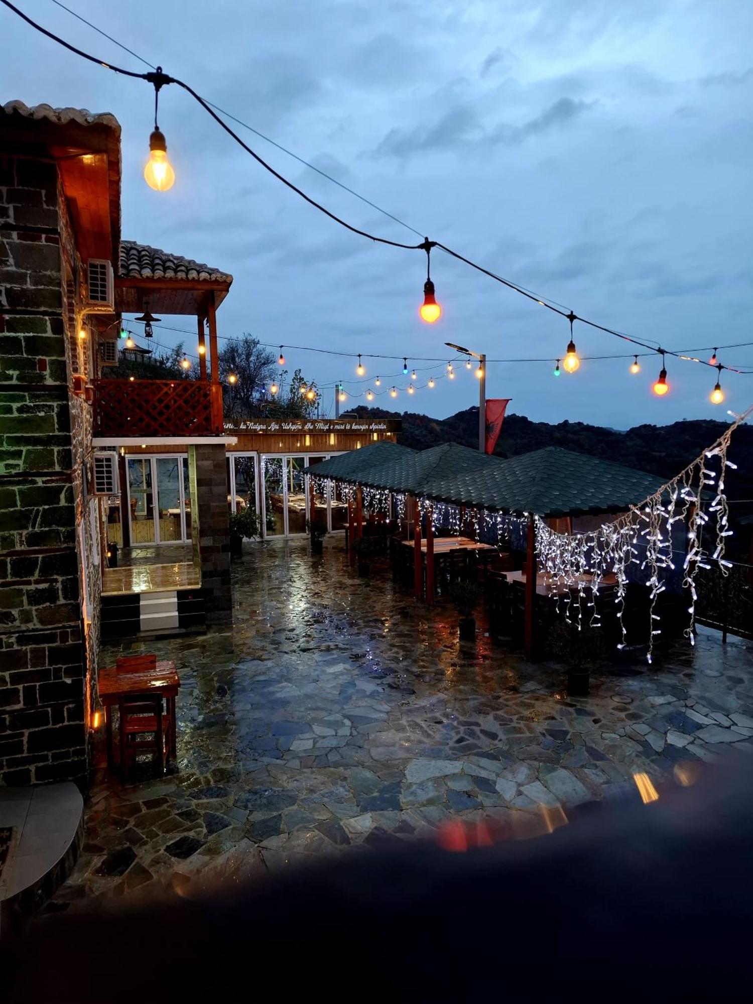 Keshtjella Xhabeqos Hotel Ljaknasi Buitenkant foto