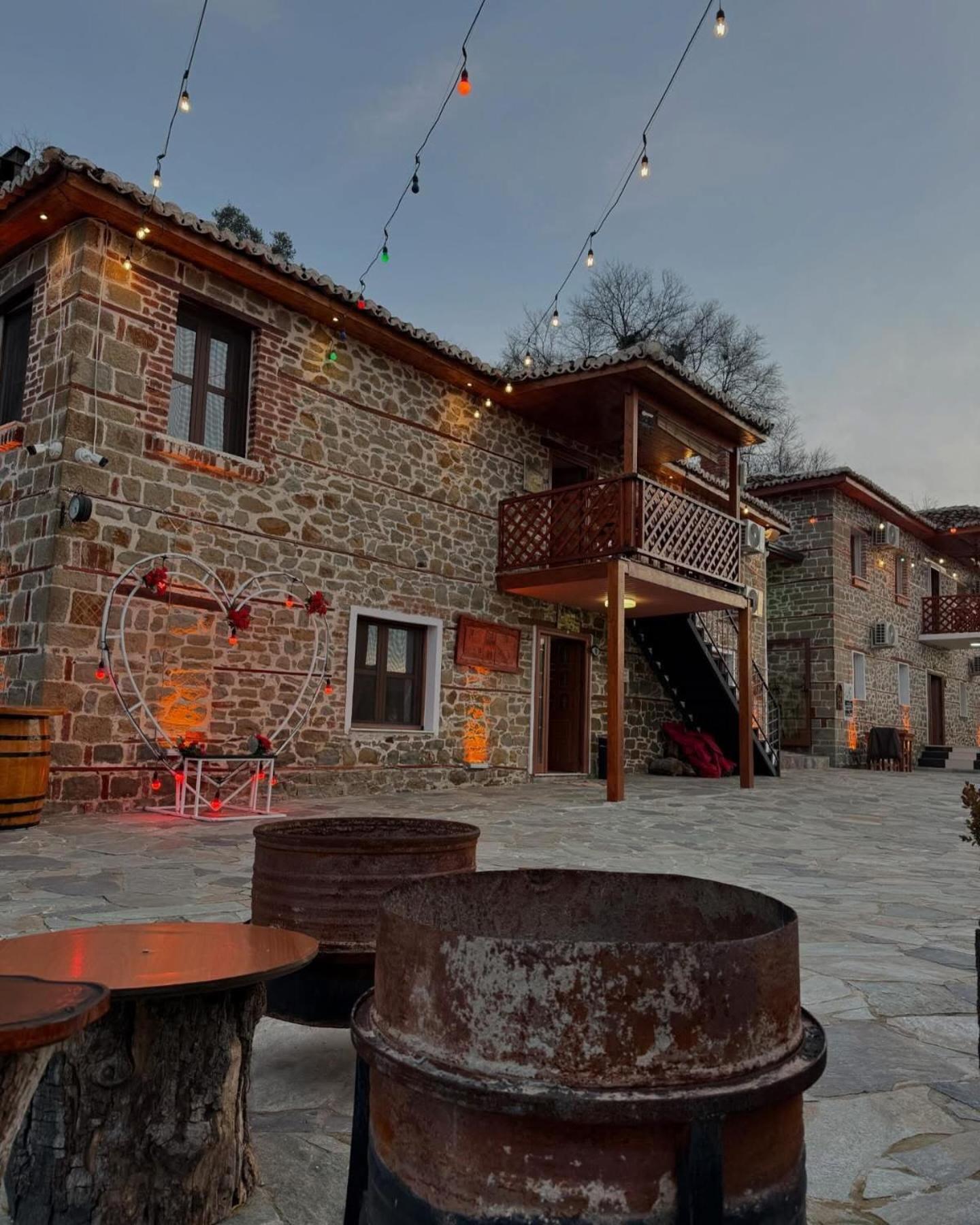 Keshtjella Xhabeqos Hotel Ljaknasi Buitenkant foto