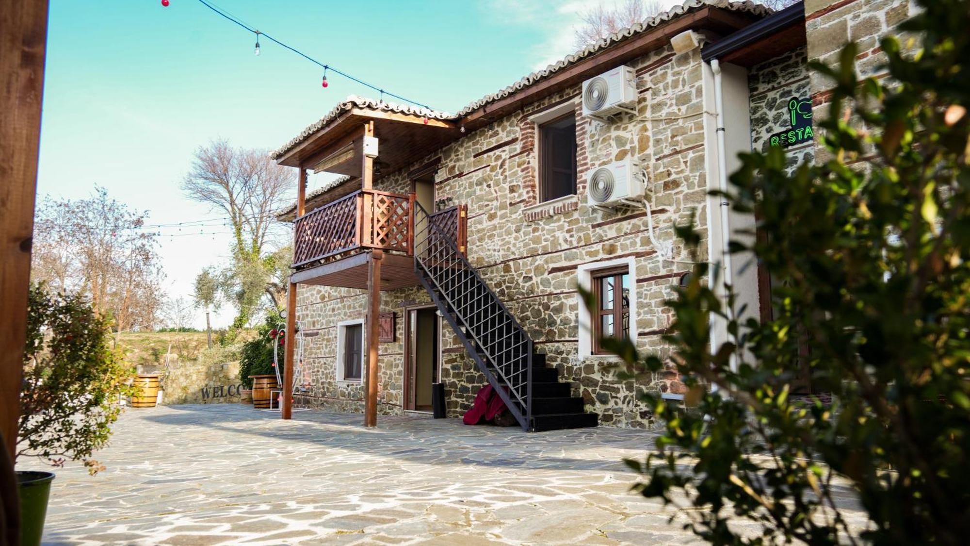 Keshtjella Xhabeqos Hotel Ljaknasi Buitenkant foto