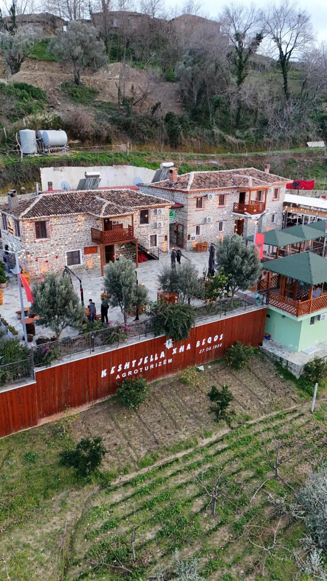 Keshtjella Xhabeqos Hotel Ljaknasi Buitenkant foto