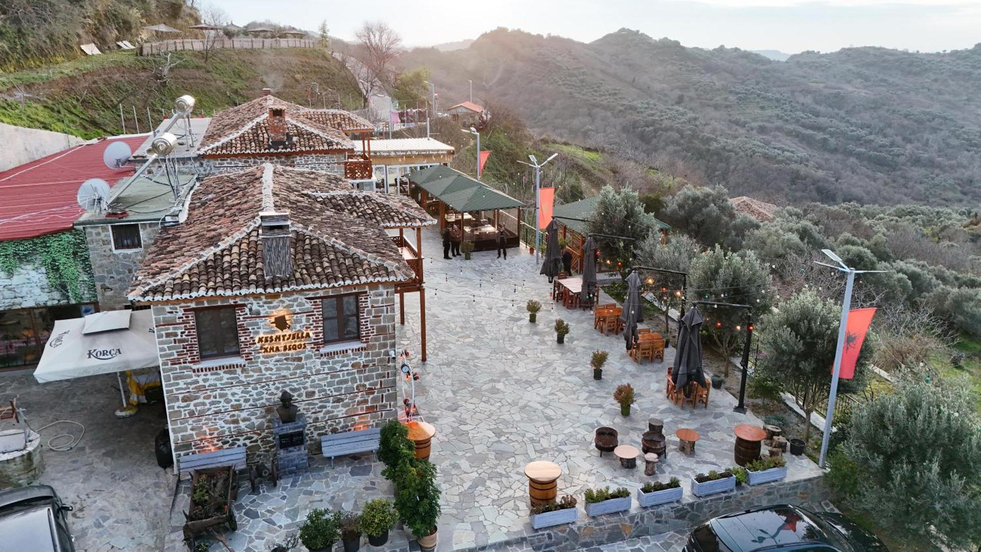 Keshtjella Xhabeqos Hotel Ljaknasi Buitenkant foto
