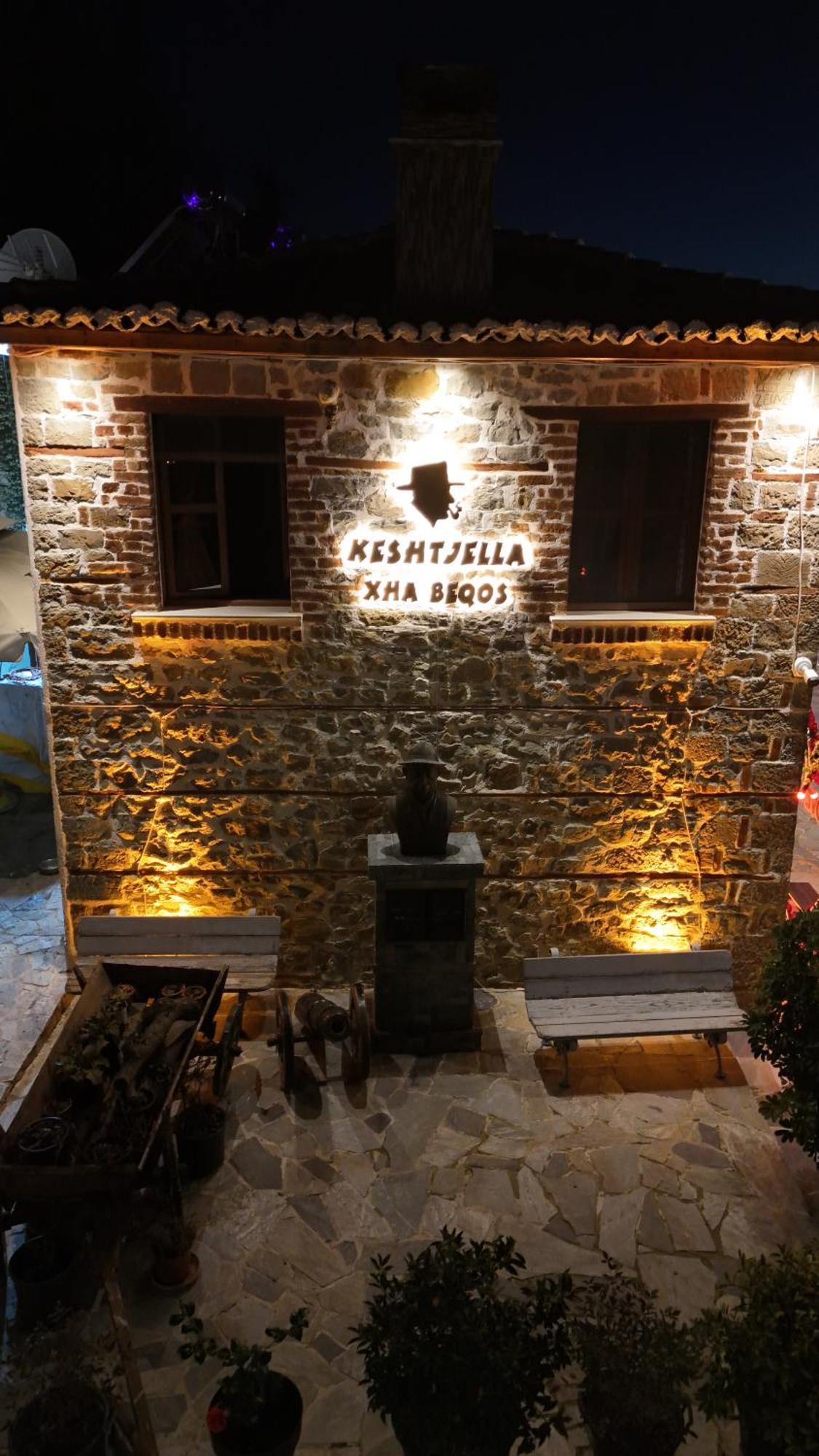 Keshtjella Xhabeqos Hotel Ljaknasi Buitenkant foto