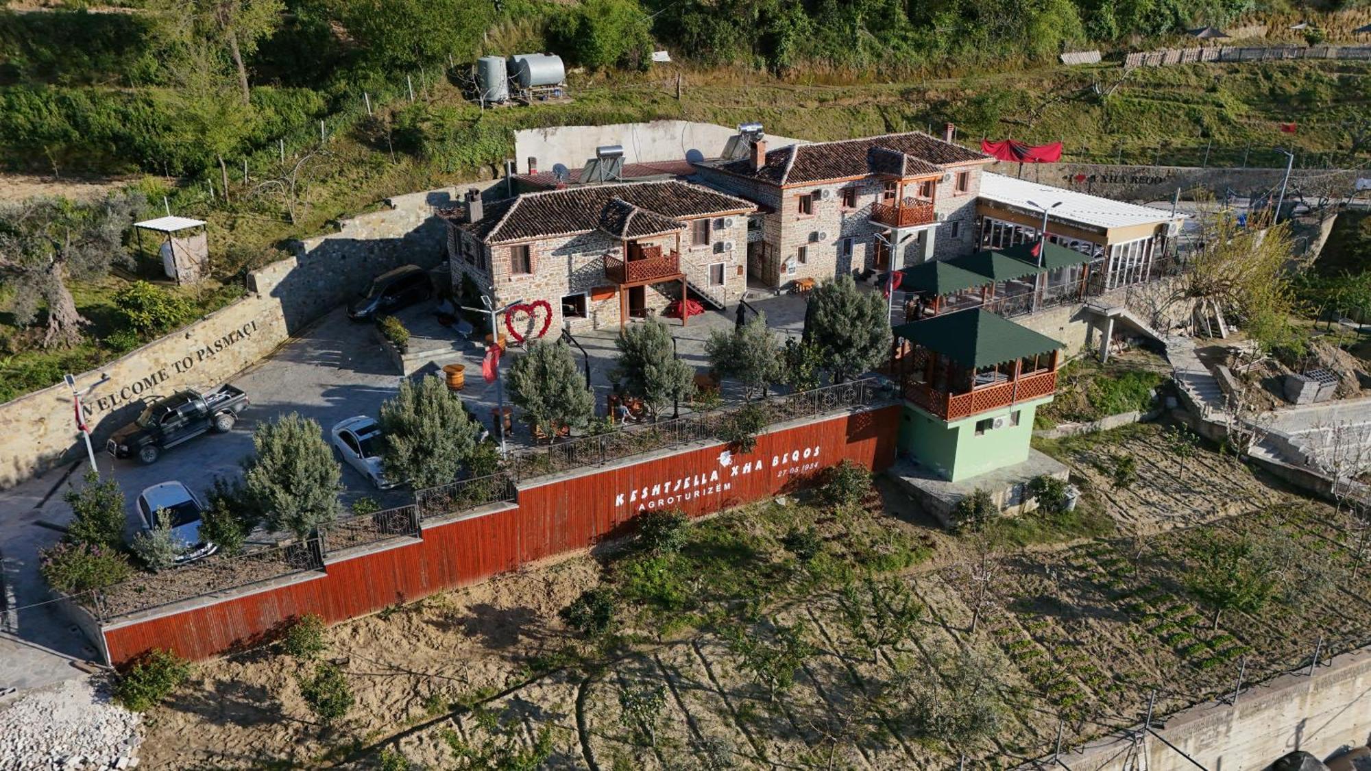 Keshtjella Xhabeqos Hotel Ljaknasi Buitenkant foto